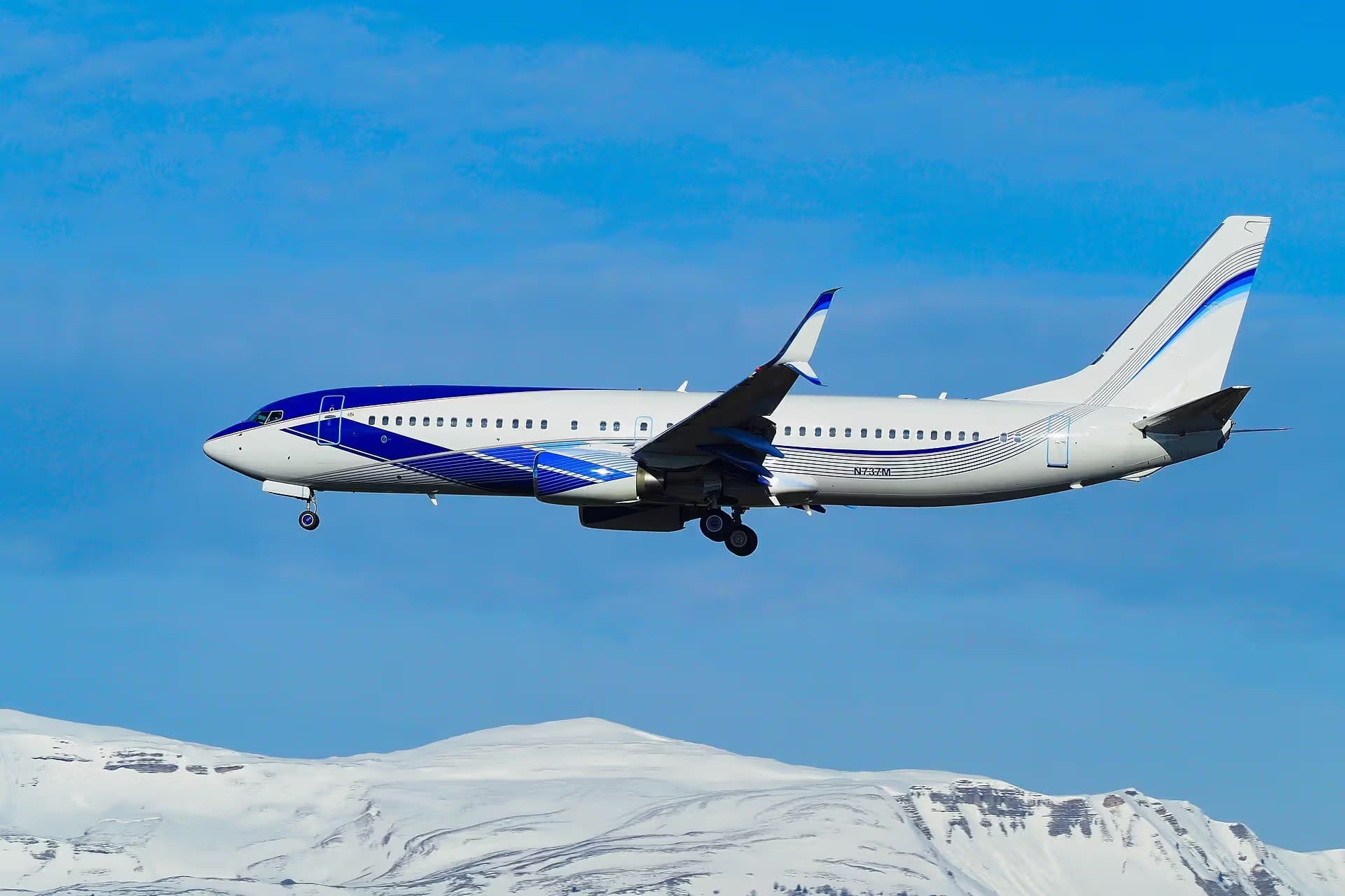 N737M — Twin-engine aircraft