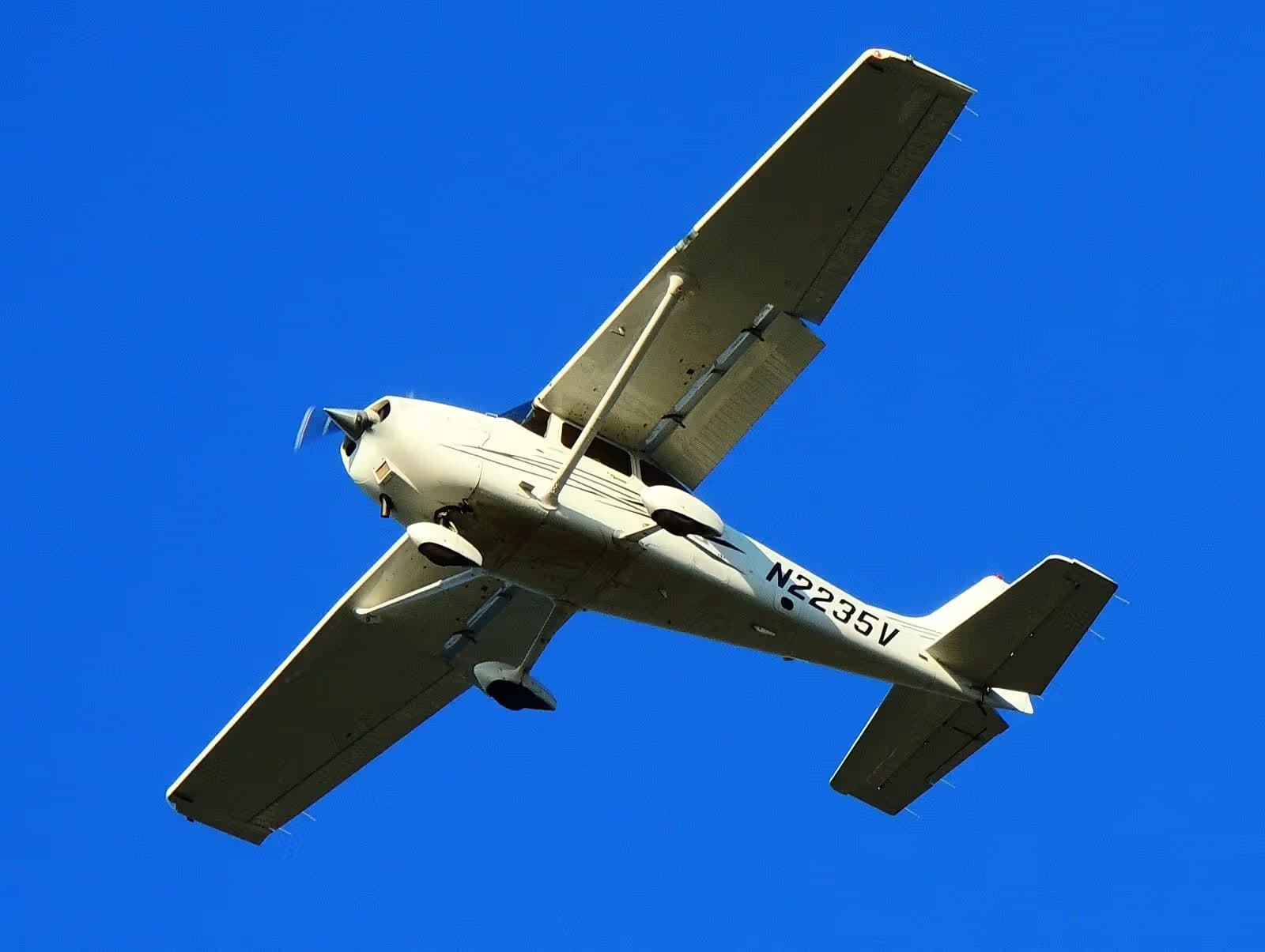N2235V — Cessna