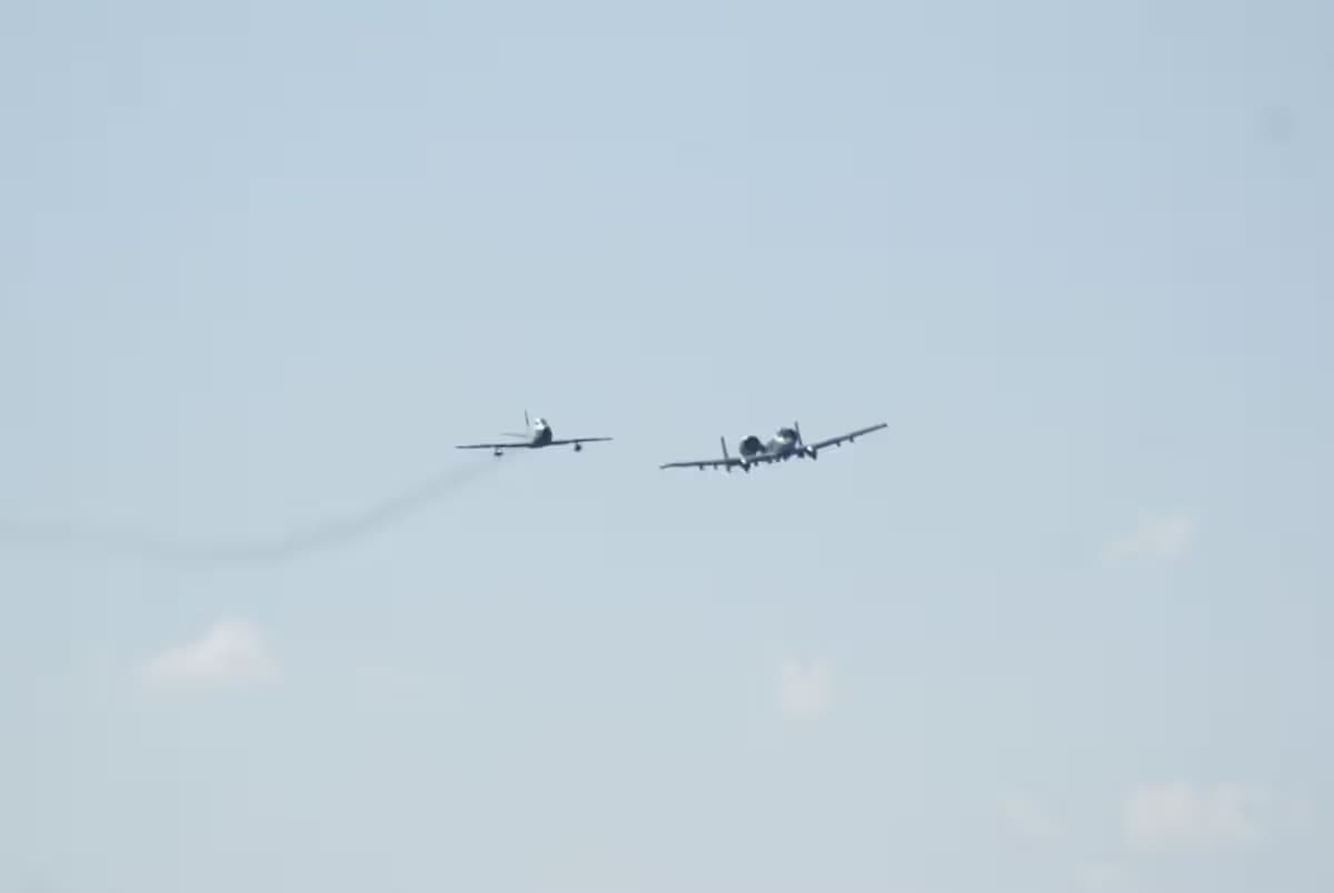 Unidentified — Twin-engine aircraft