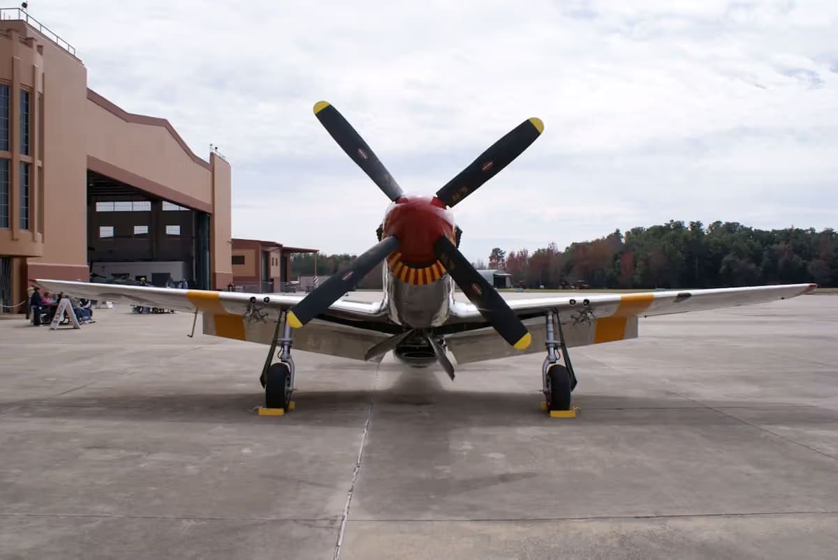 Unidentified — Single-engine aircraft