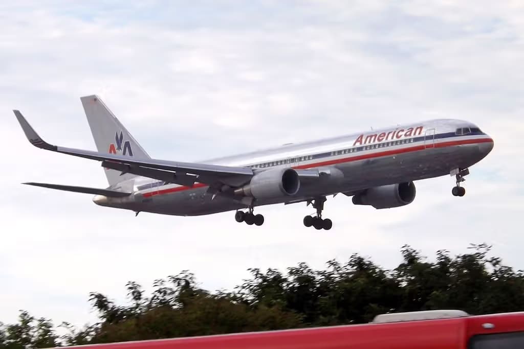N389AA — Boeing