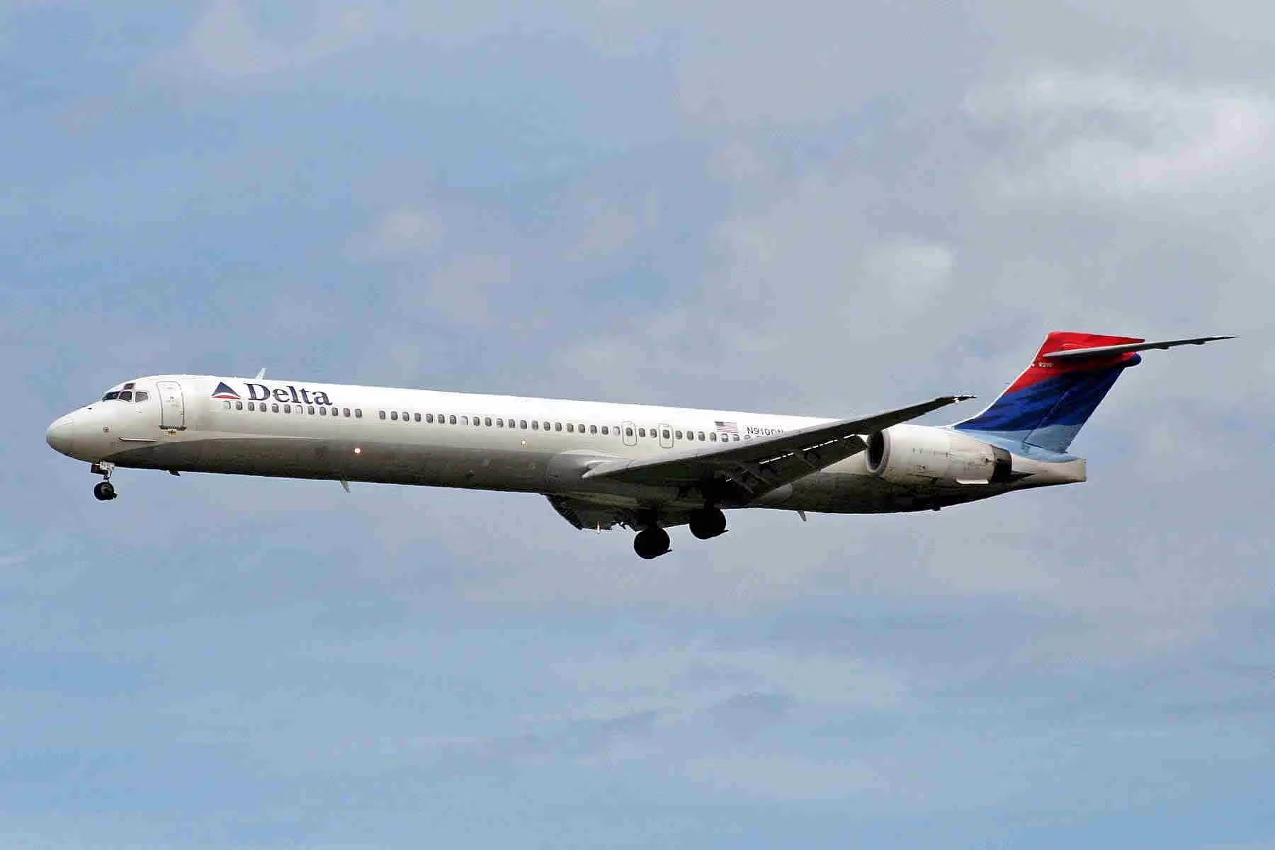 N910DN — Twin-engine aircraft