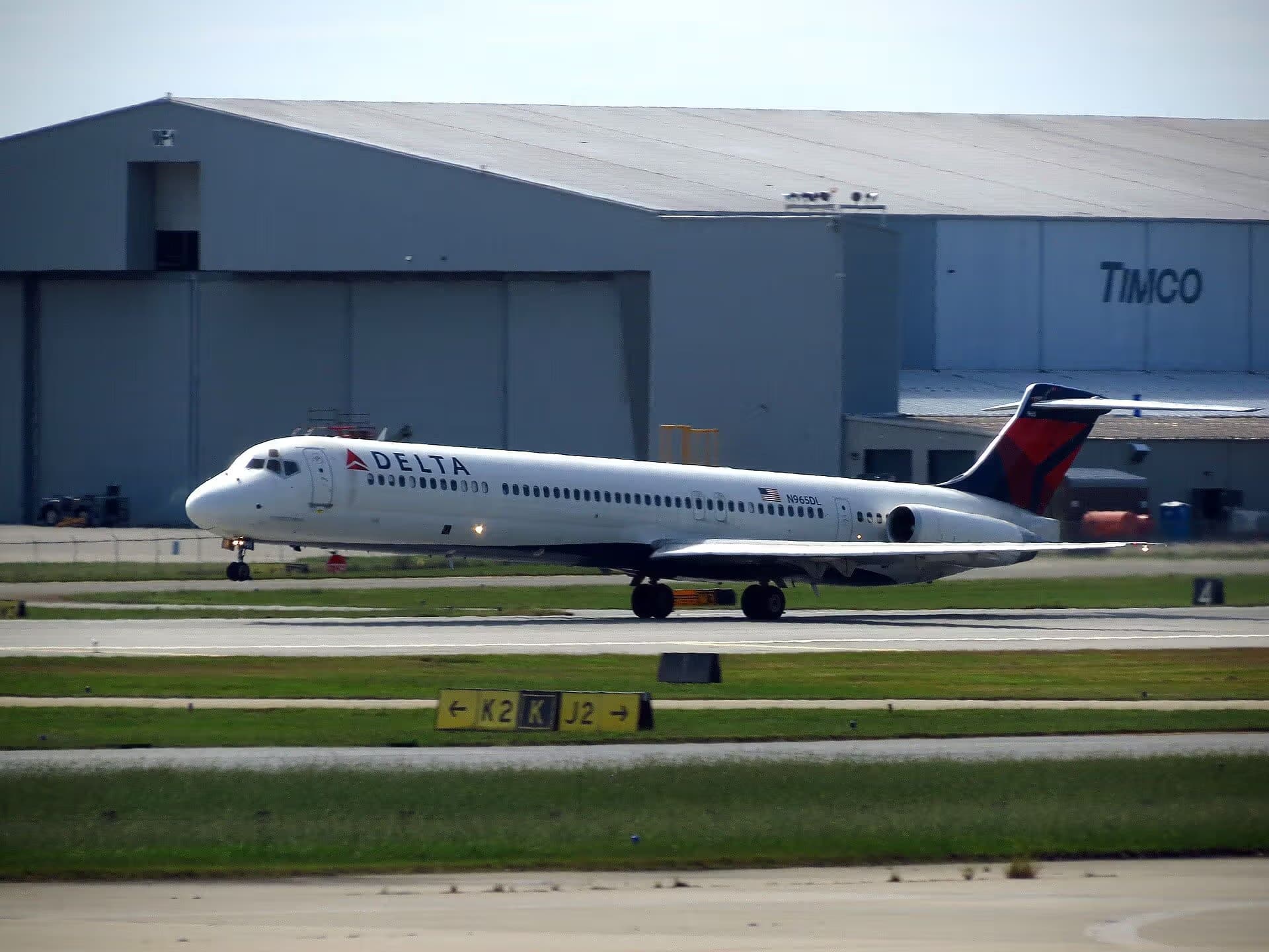 N965DL — Twin-engine aircraft