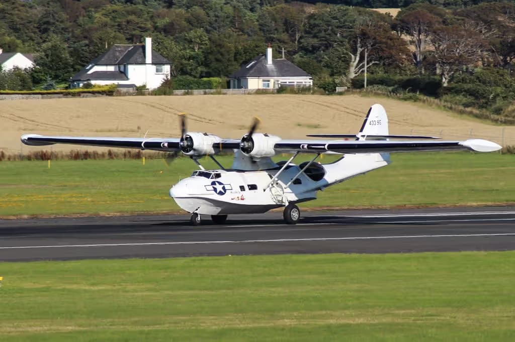 Unidentified — Twin-engine aircraft