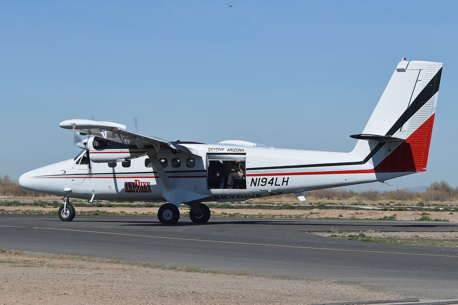 N194LH — De Havilland