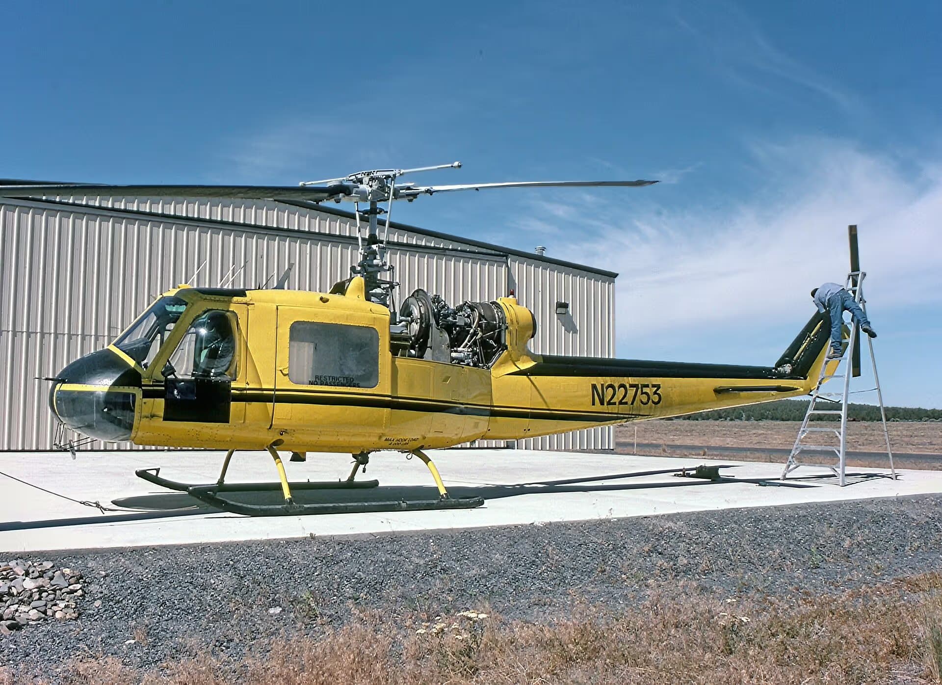 N22753 — Helicopter