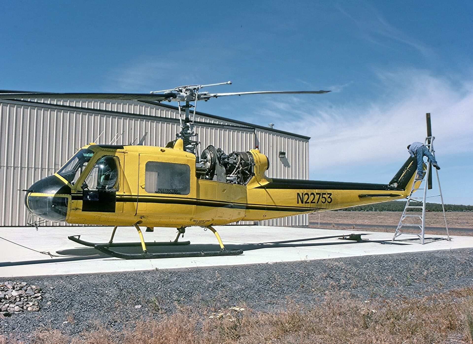 N22753 — Helicopter
