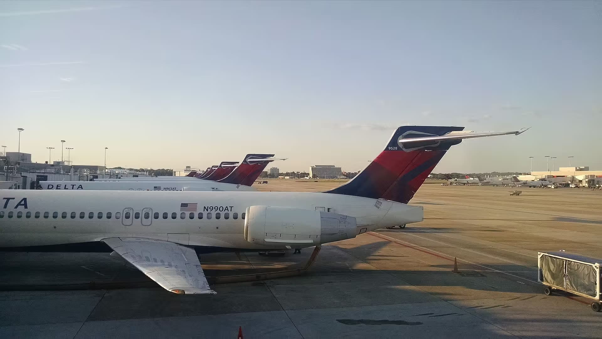 N990AT — Boeing