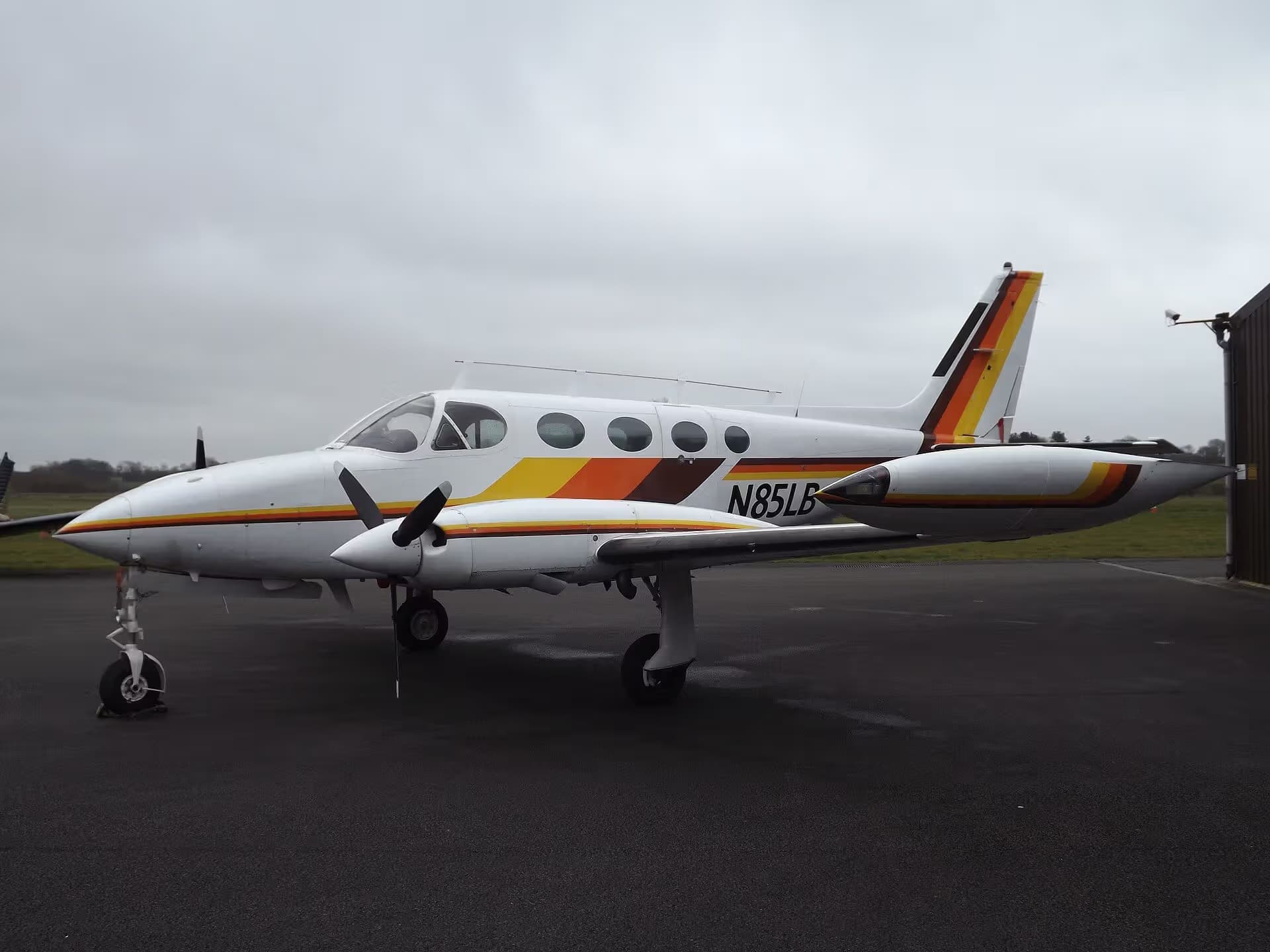 N85LB — Twin-engine aircraft