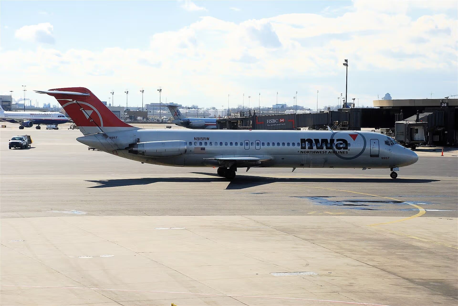 N915RW — Douglas
