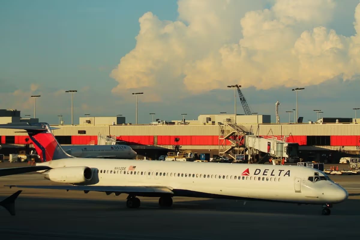 N902DE — Aircraft