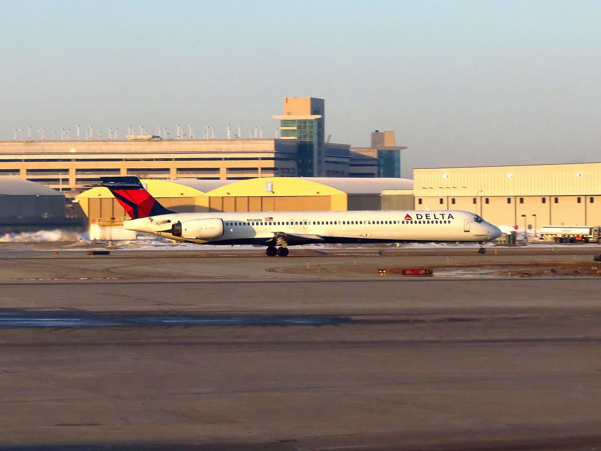 N928DN — Twin-engine aircraft