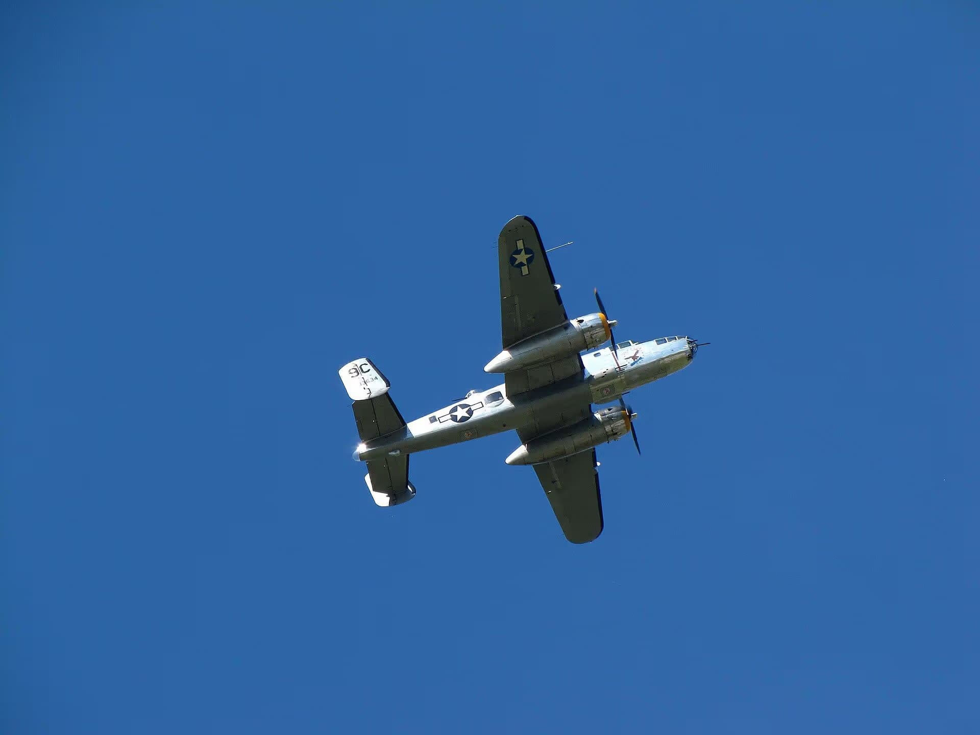 N3774 — Twin-engine aircraft