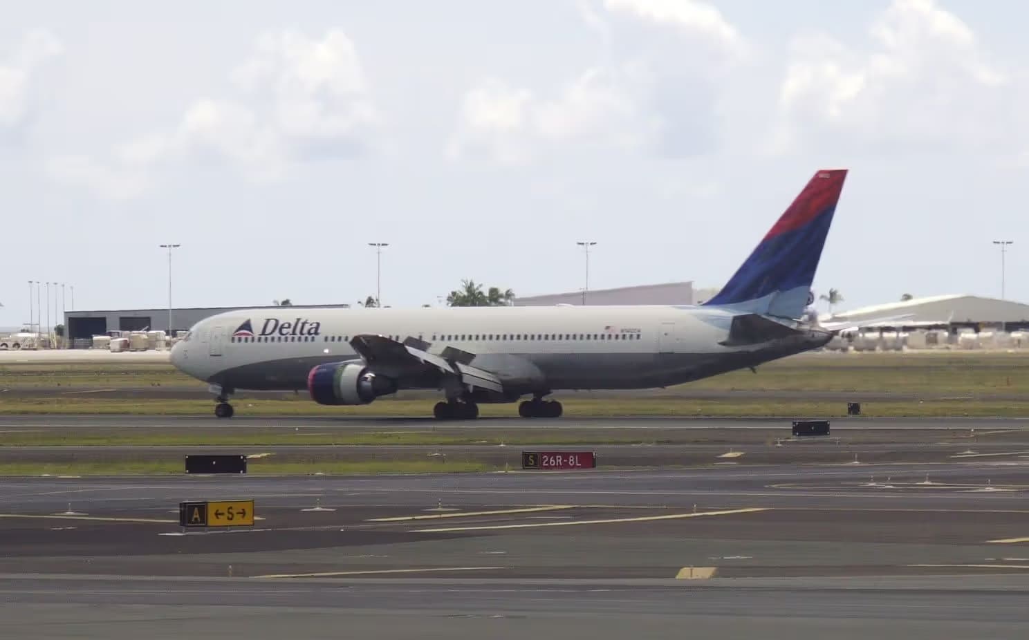 N1402A — Twin-engine aircraft