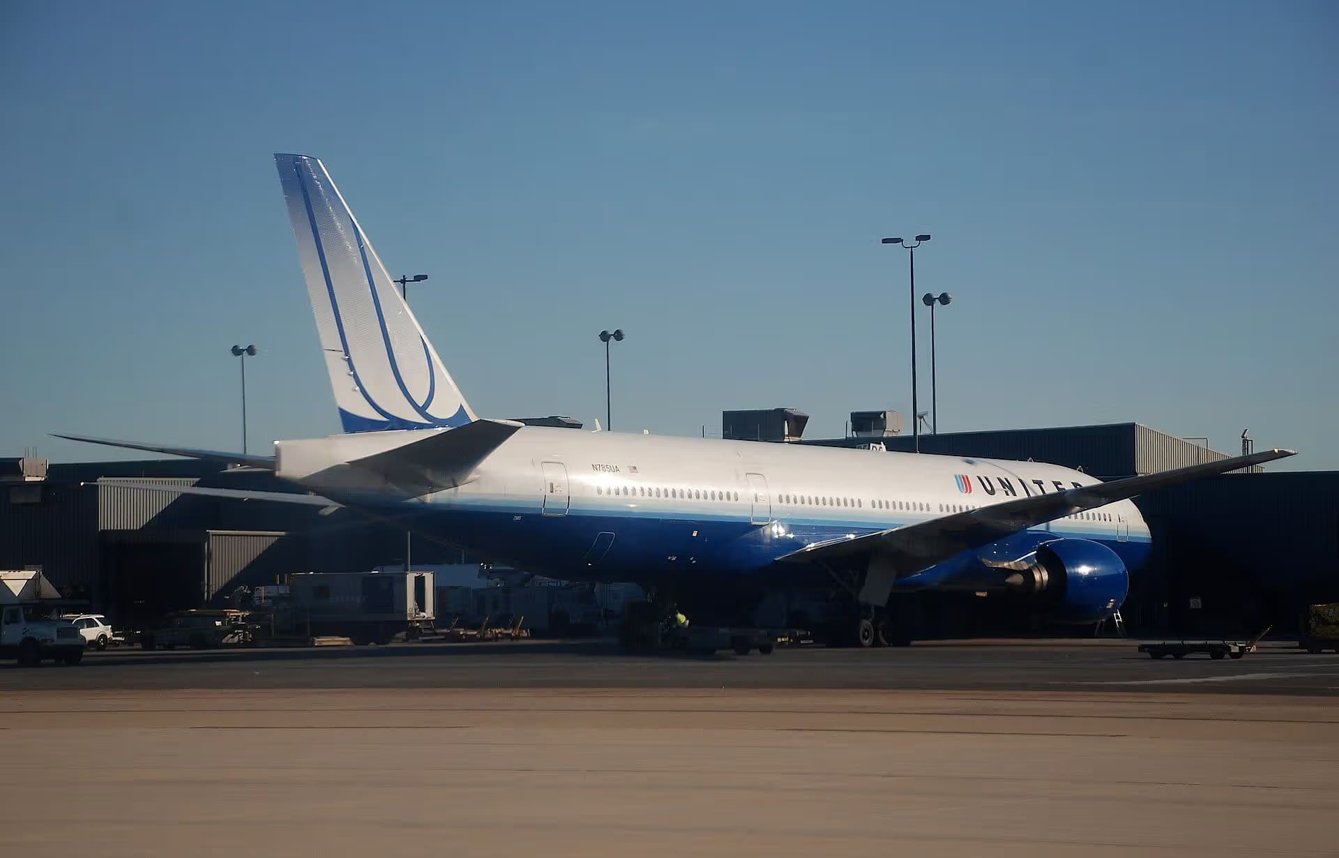 N785UA — Boeing