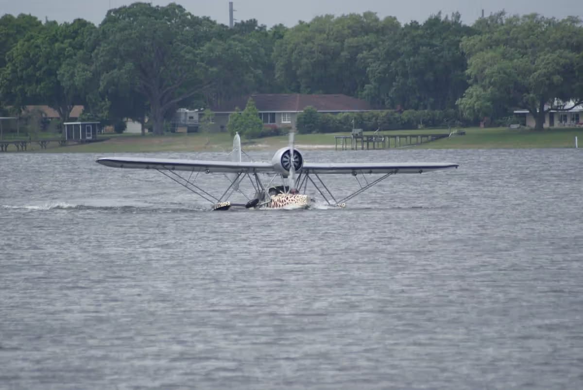 Unidentified — Single-engine aircraft