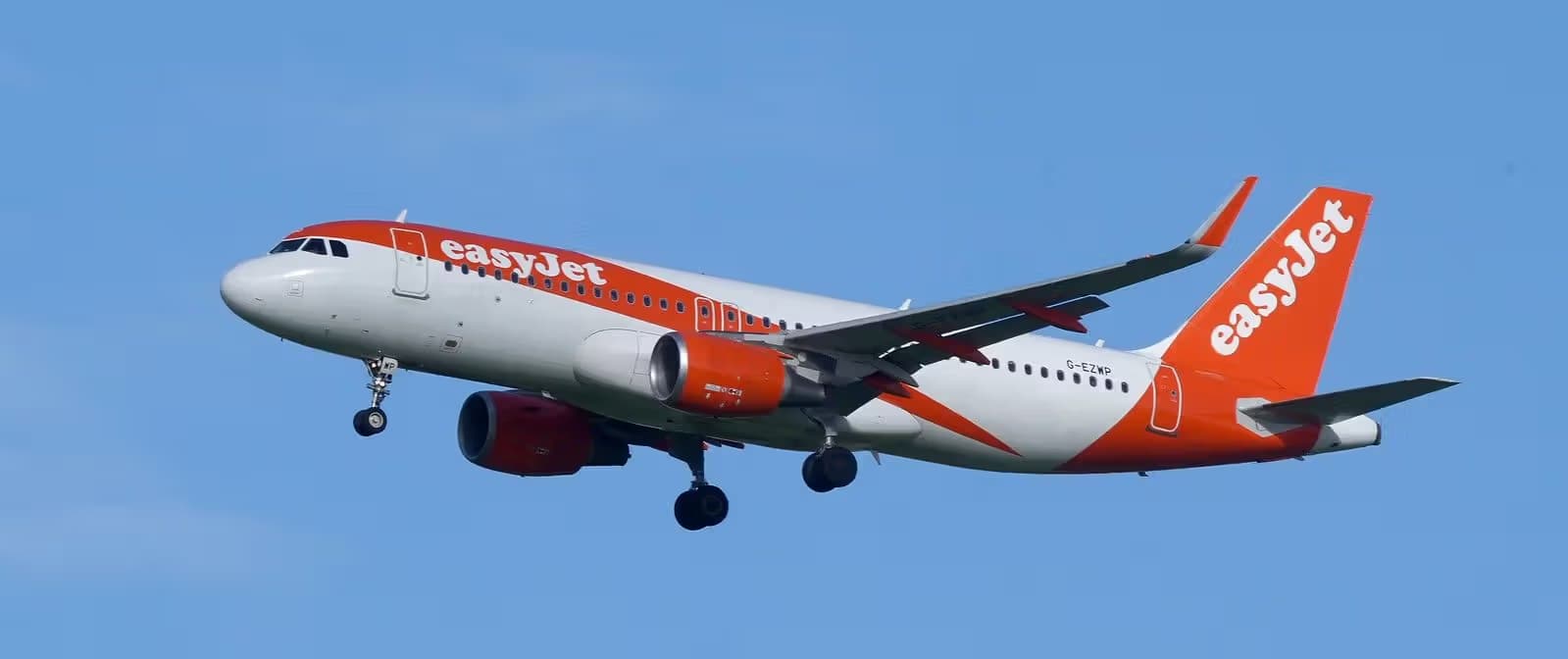G-EZWP — Twin-engine aircraft