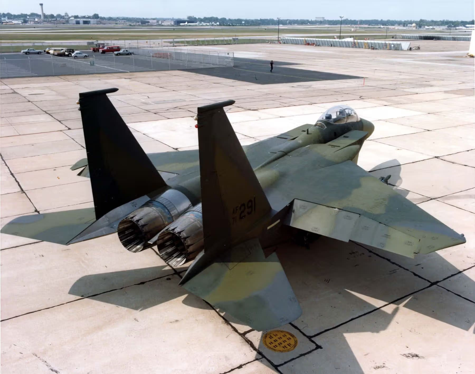 Unidentified — Twin-engine aircraft