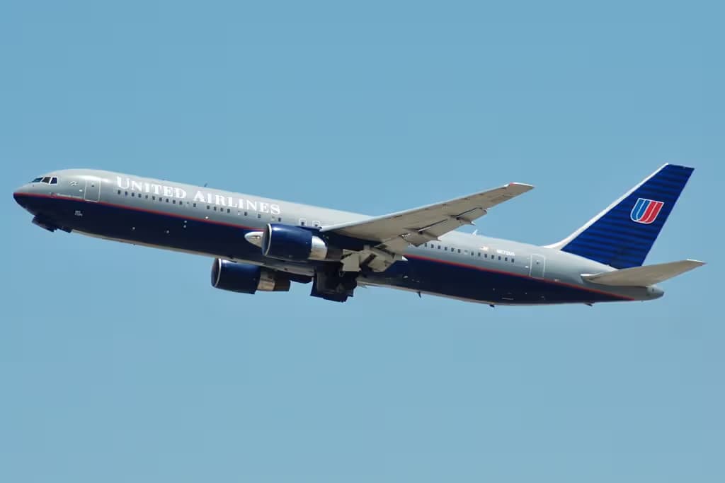 N672UA — Boeing