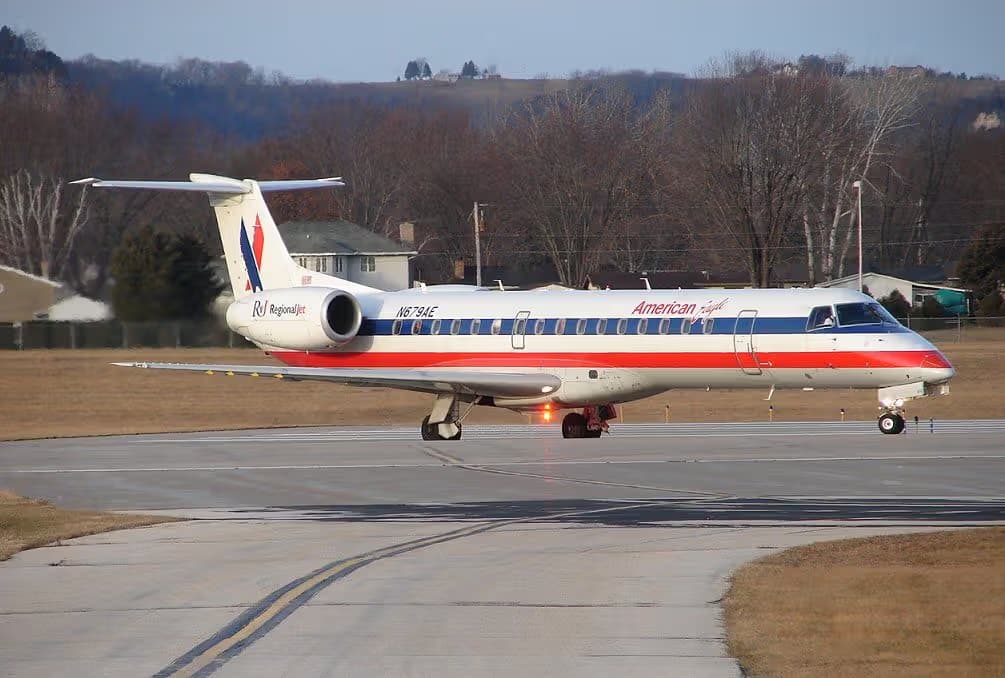N679AE — Embraer