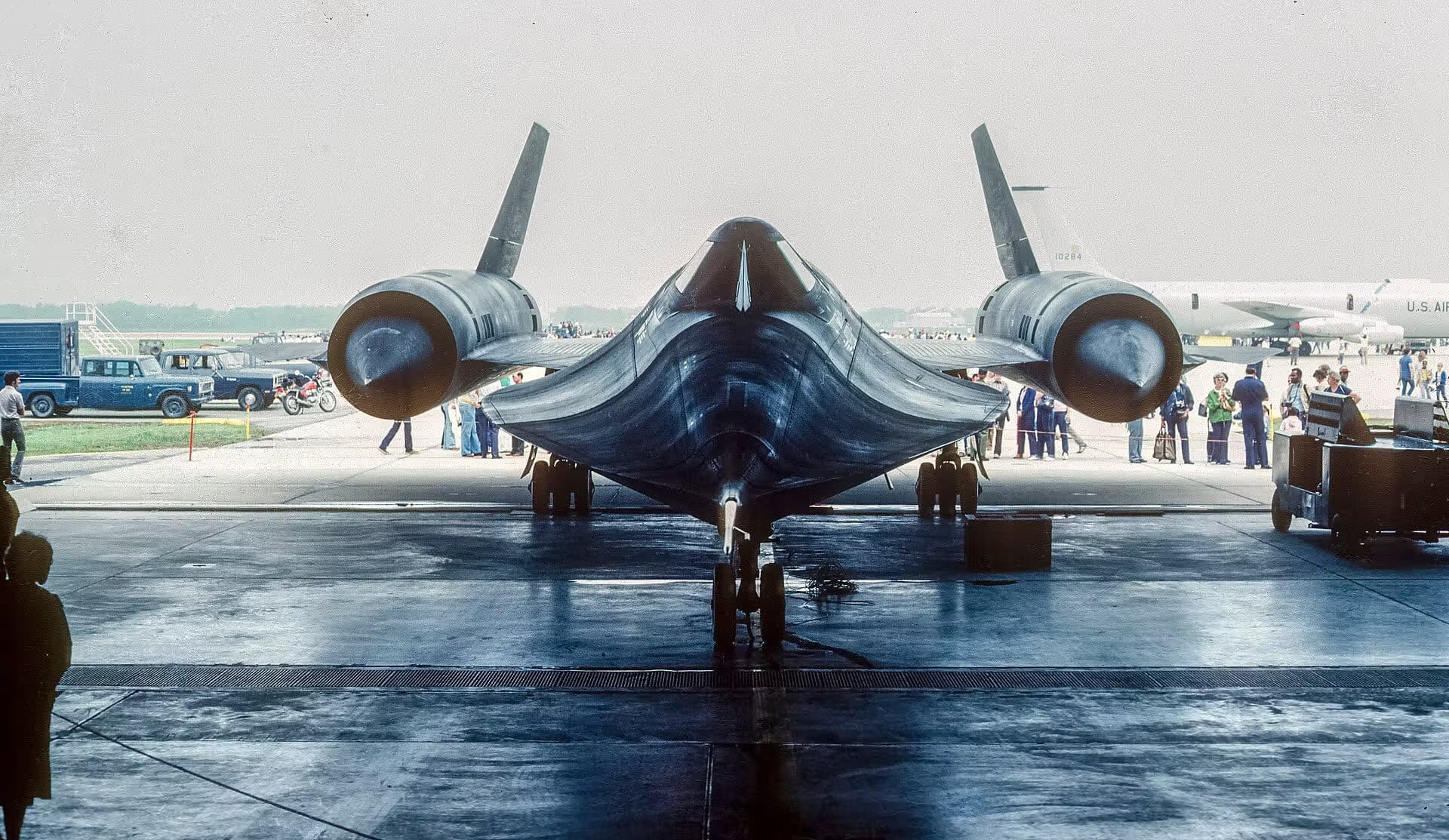 Unidentified — Twin-engine aircraft