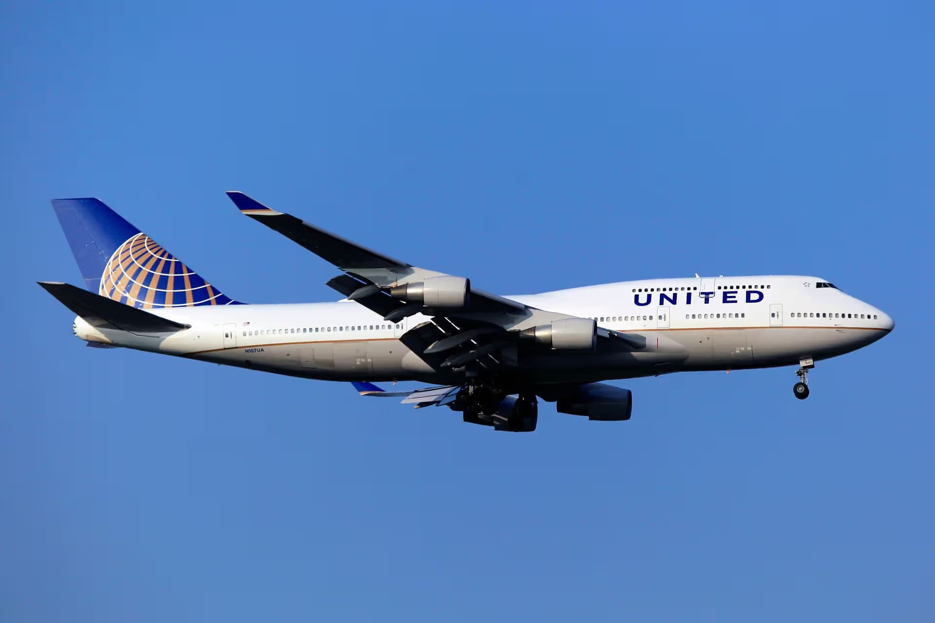 N107UA — Boeing