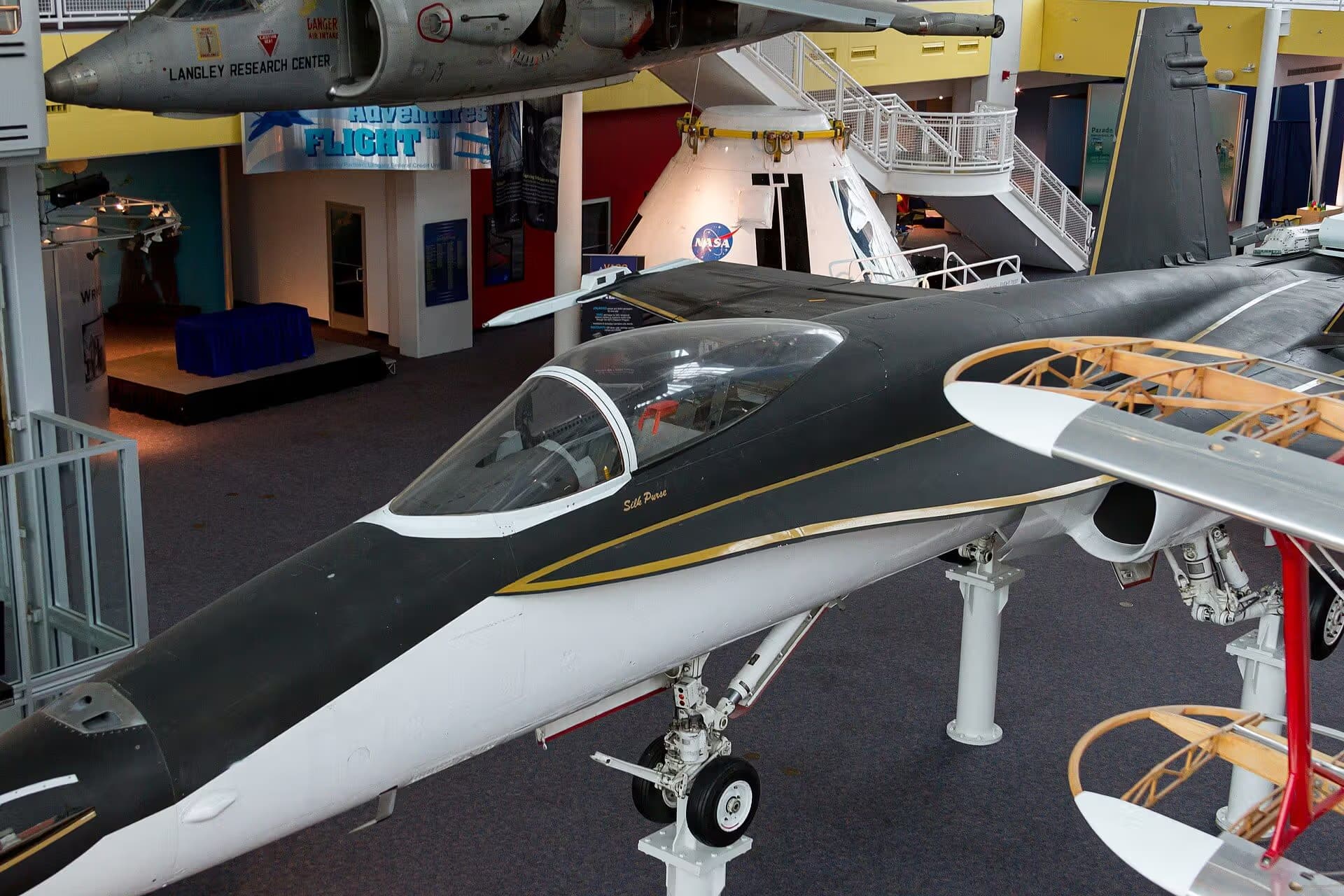 Unidentified — Single-engine aircraft