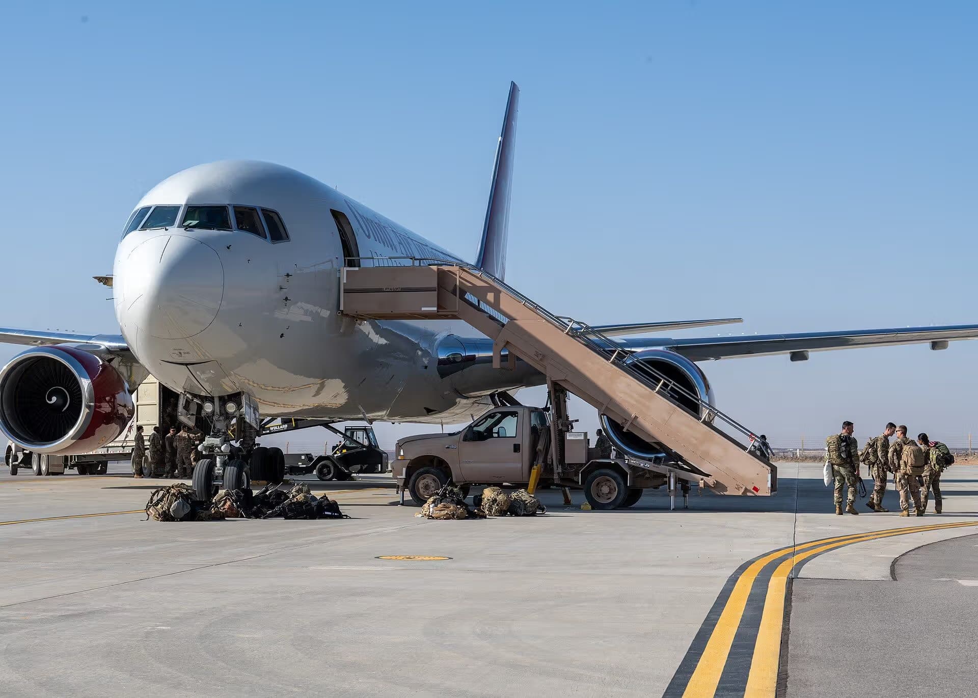 N207AX — Twin-engine aircraft
