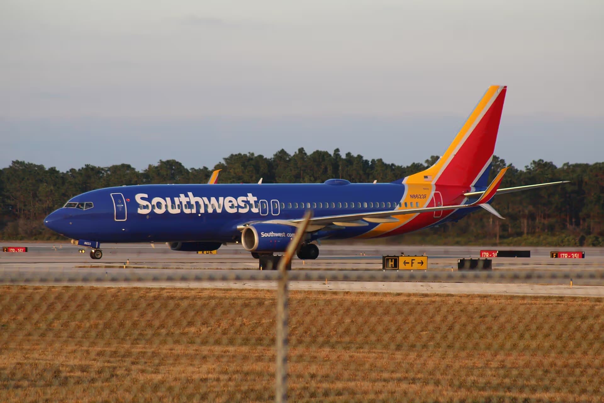 N8623F — Twin-engine aircraft