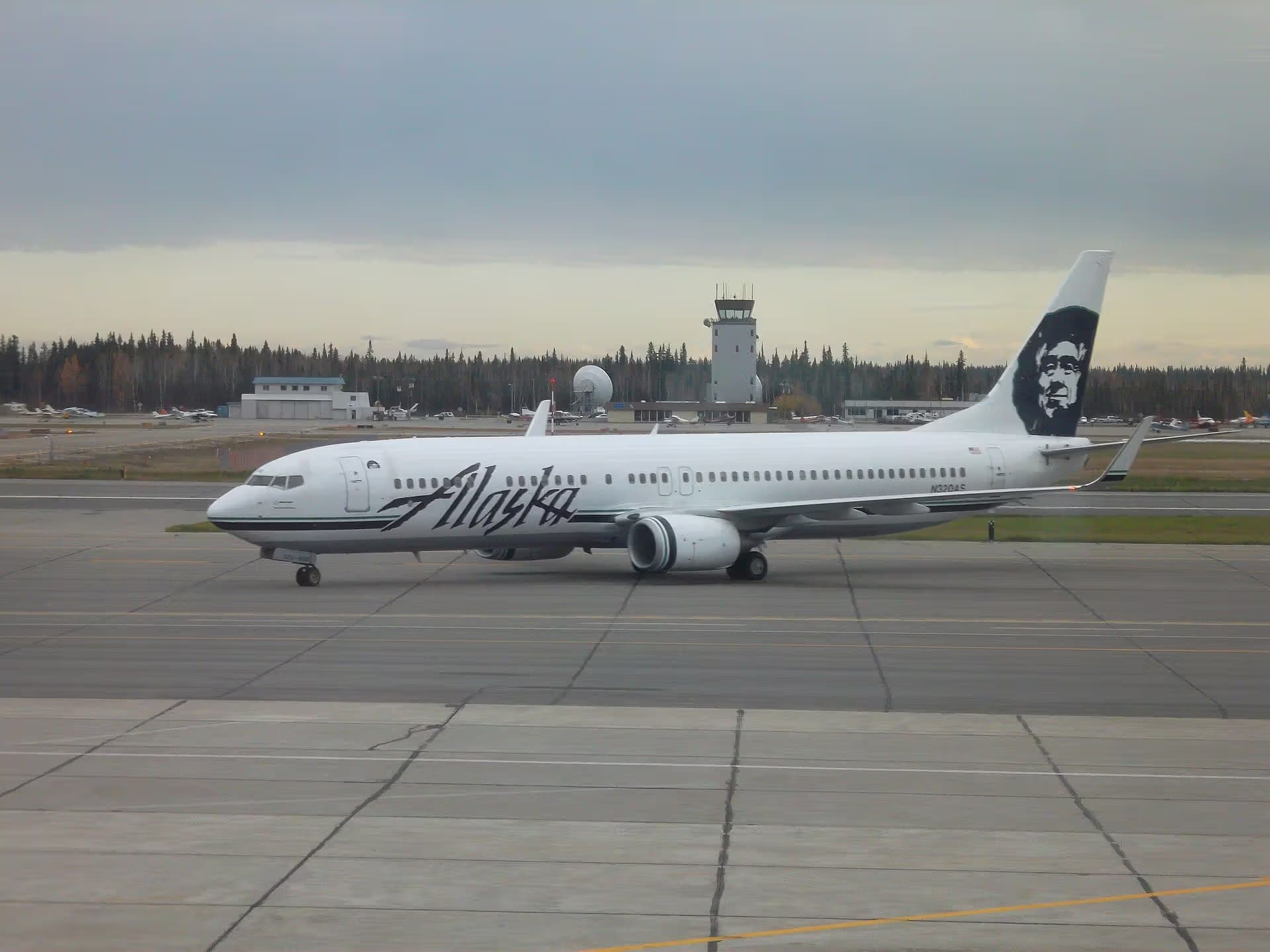 N320AS — Boeing at Fairbanks International Airport