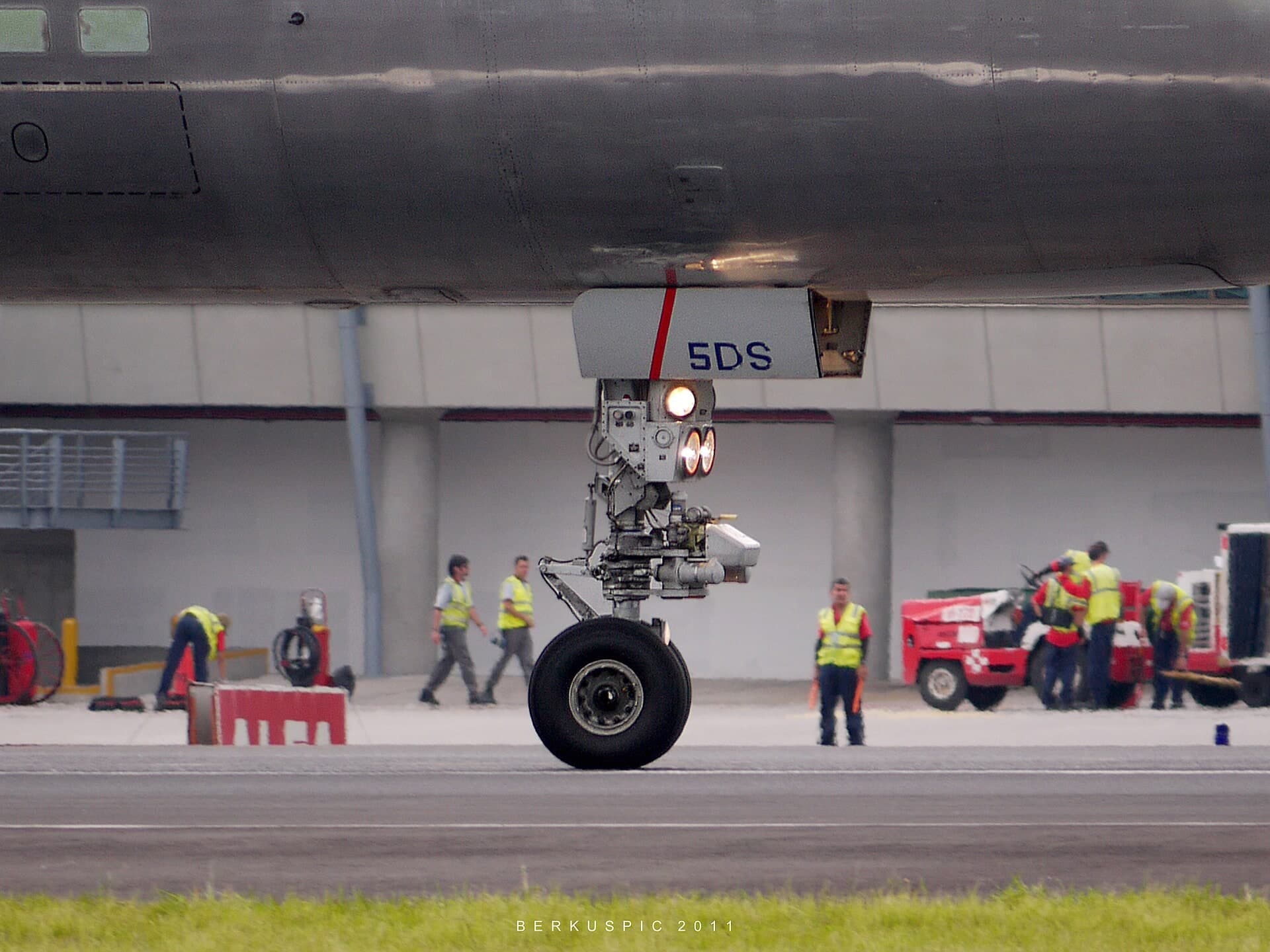 N698AN — Aircraft