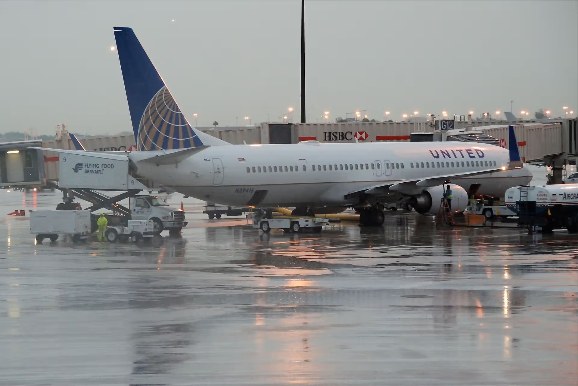 N39416 — Twin-engine aircraft