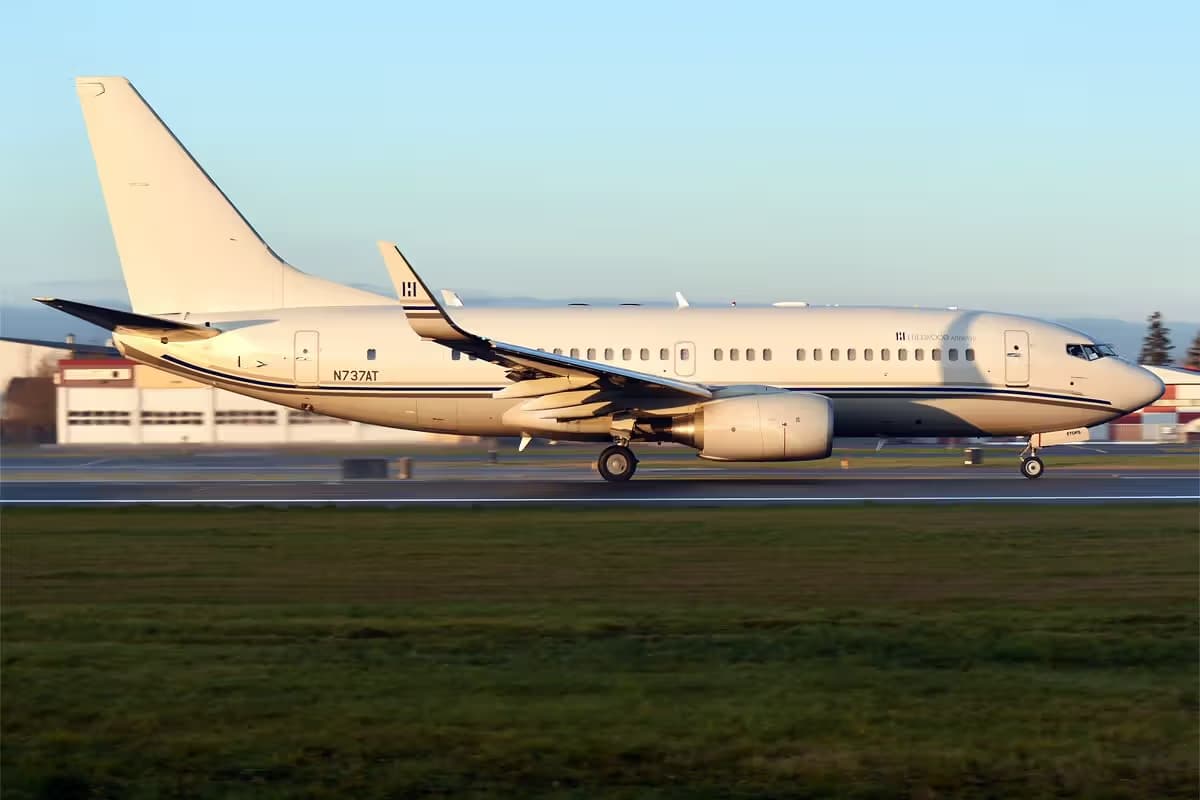 N737AT — Twin-engine aircraft