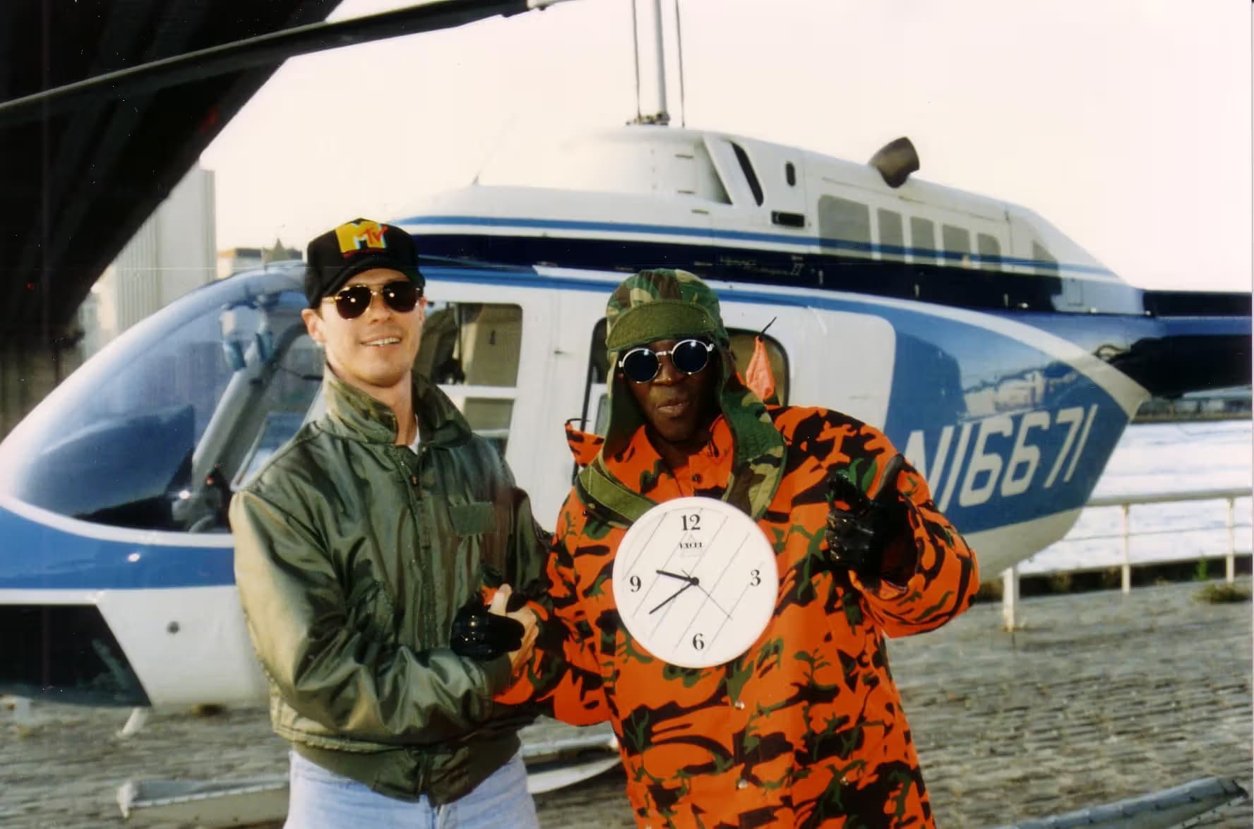 N16671 — Helicopter