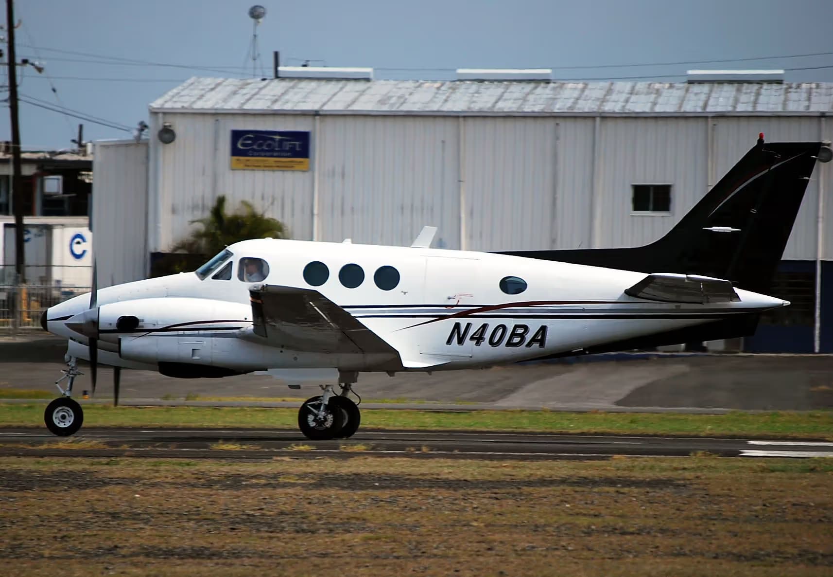 N40BA — Beechcraft