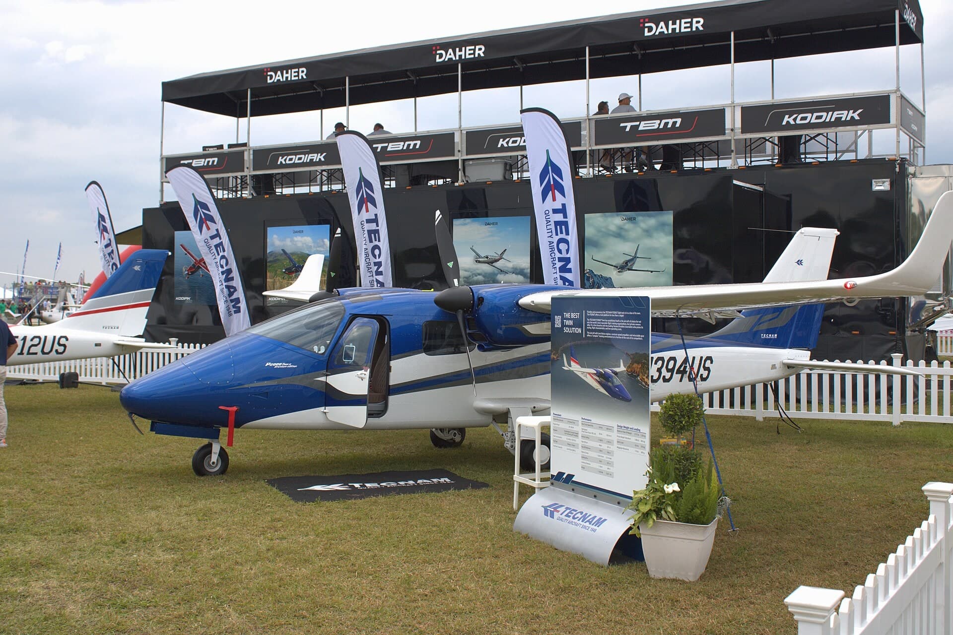 N394US — Twin-engine aircraft