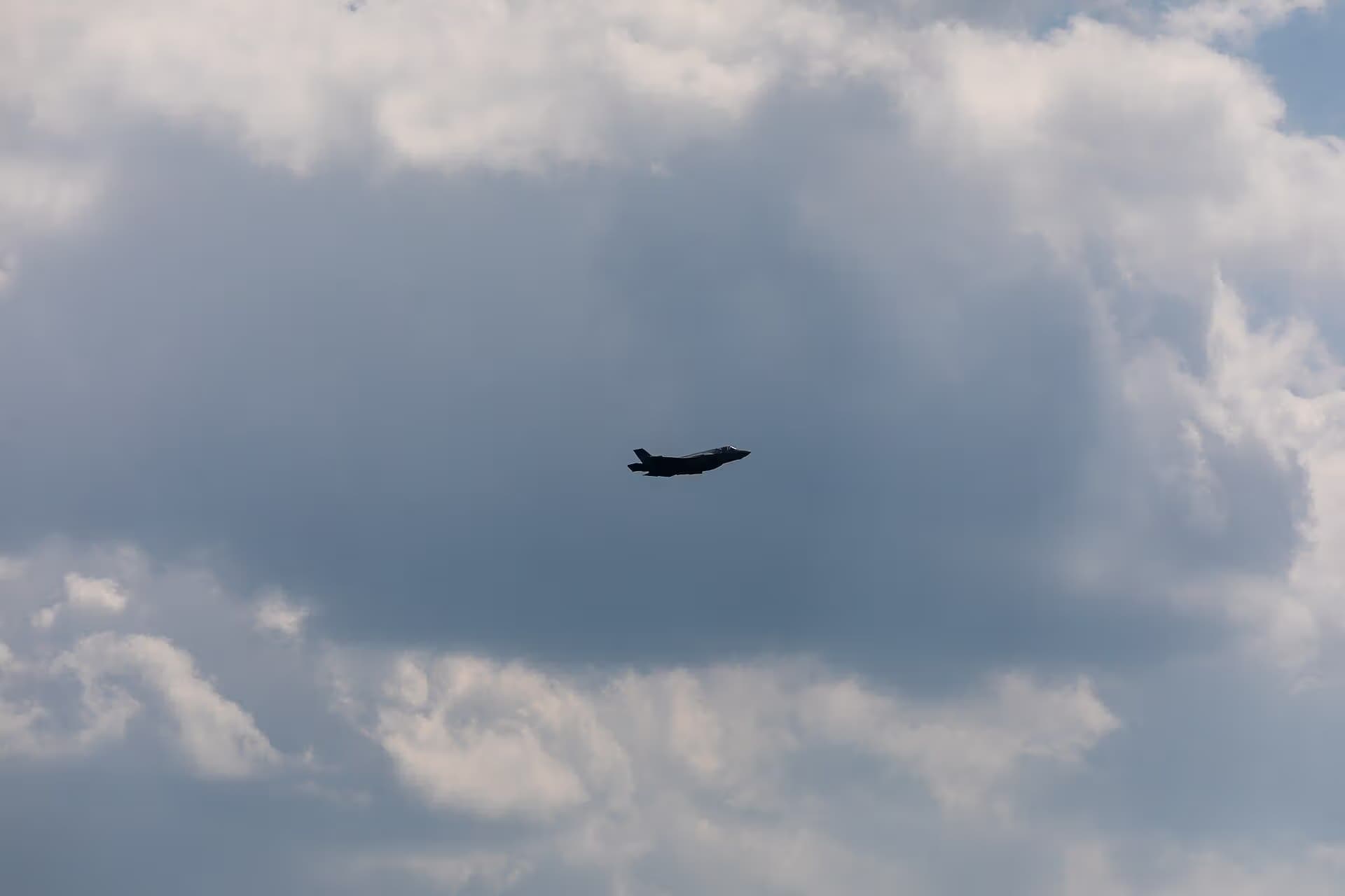 Unidentified — Aircraft