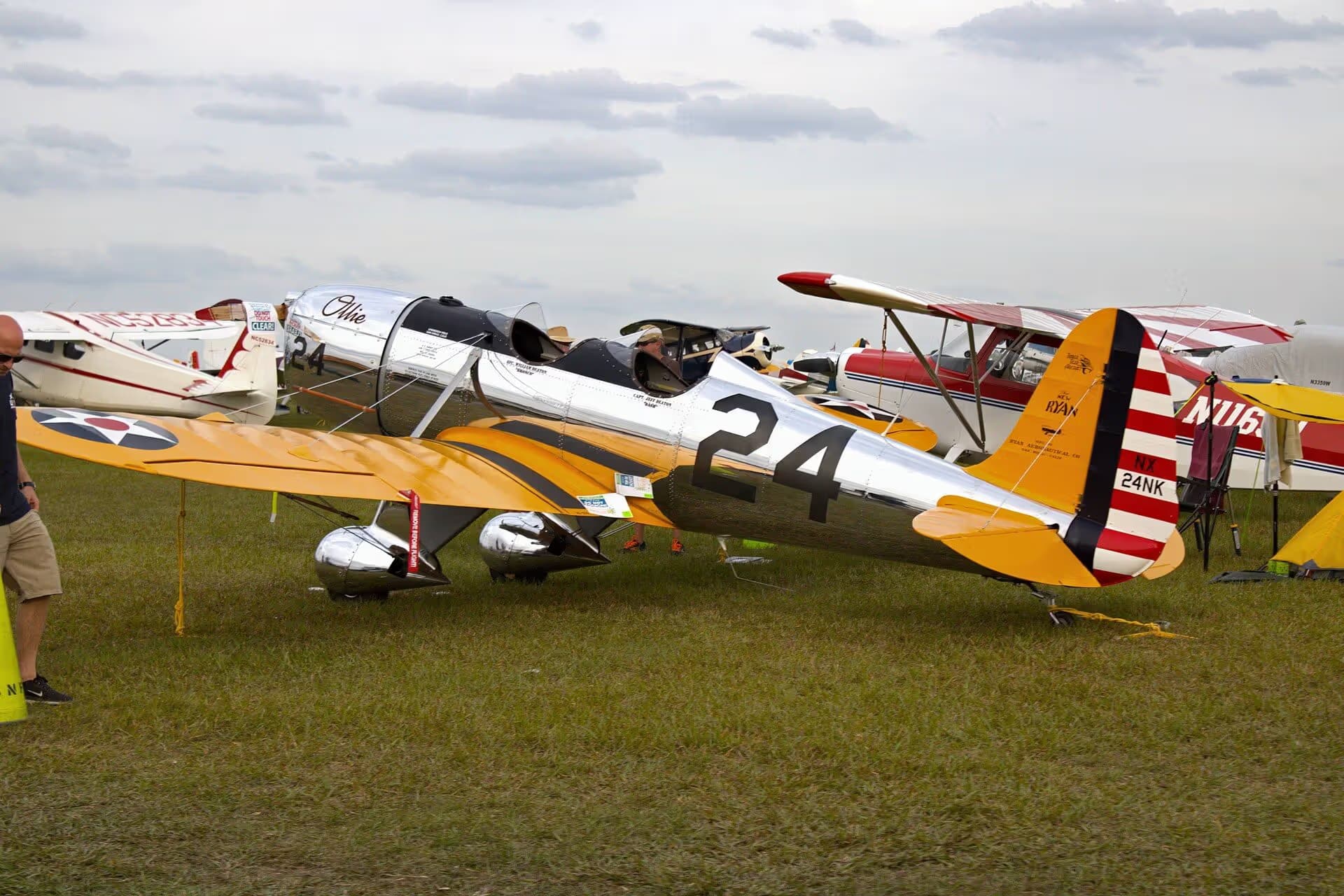 Unidentified — Single-engine aircraft