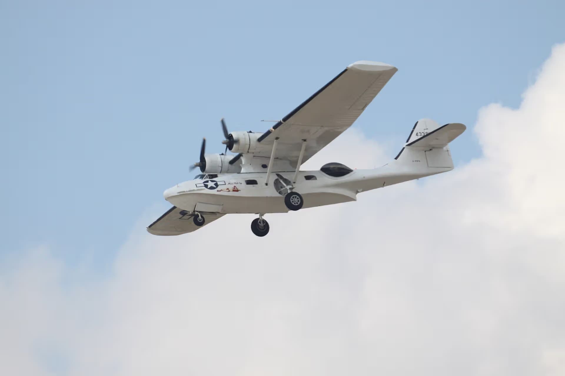 Unidentified — Twin-engine aircraft
