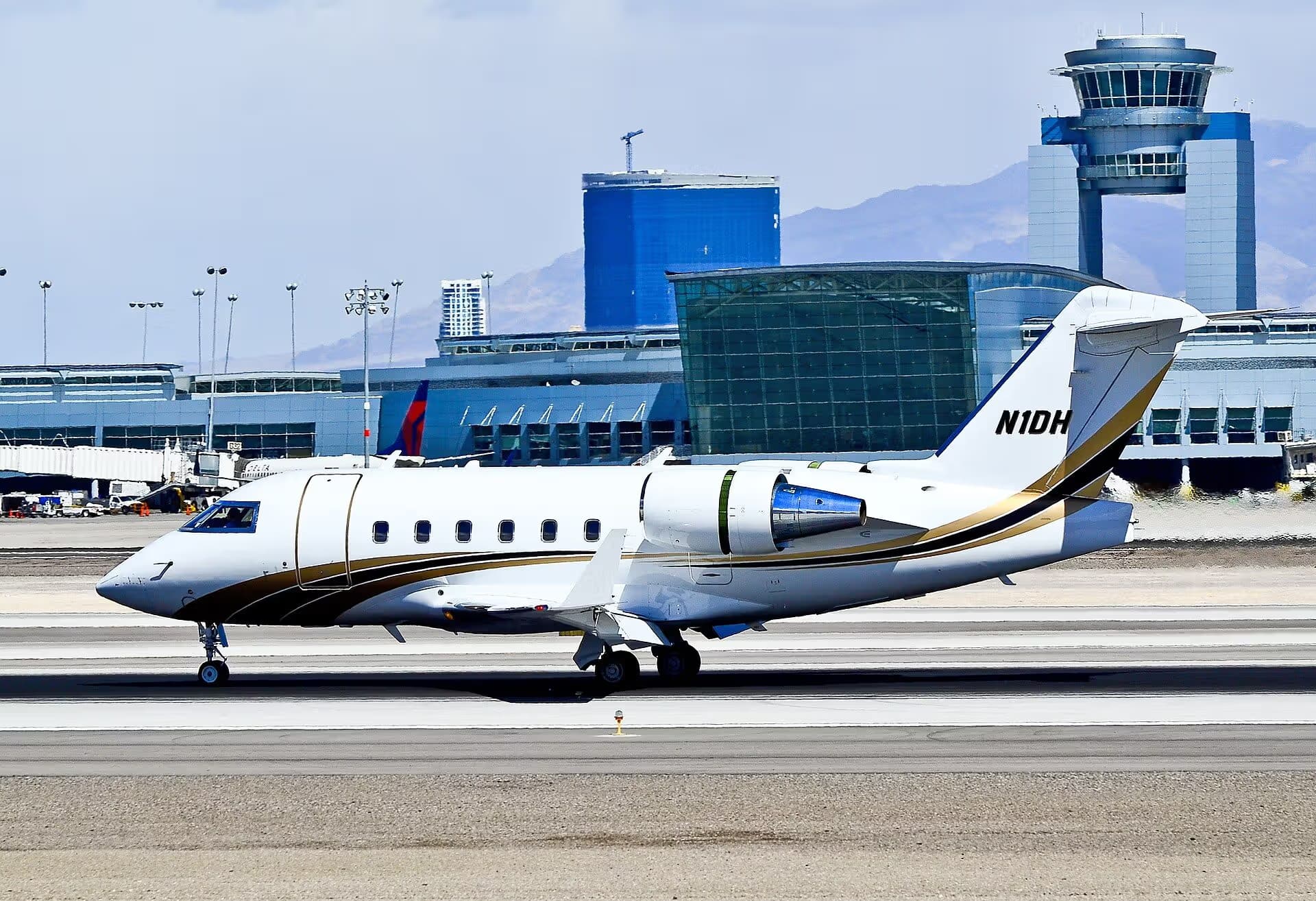 N1DH — Business jet