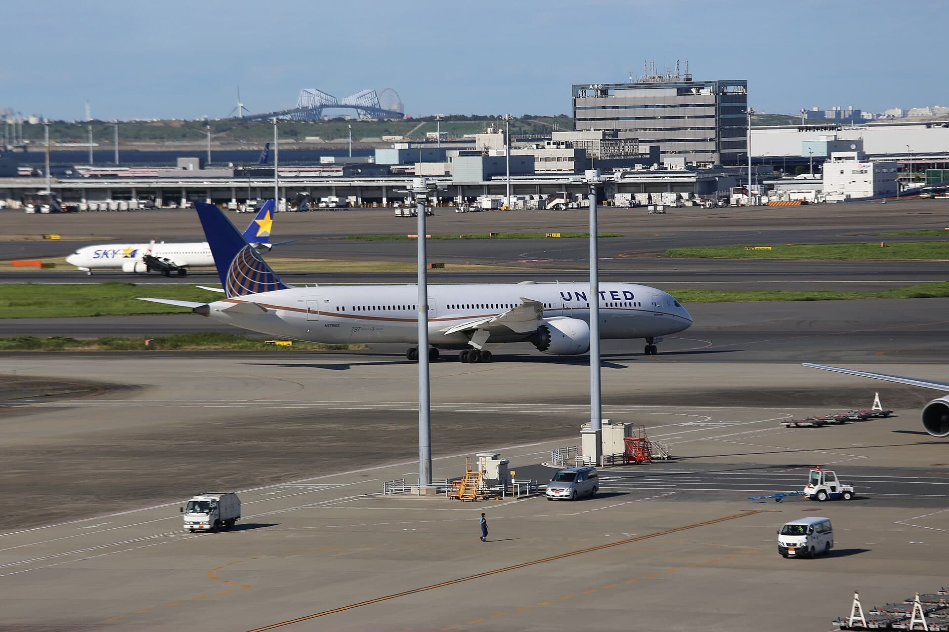 N17963 — Twin-engine aircraft