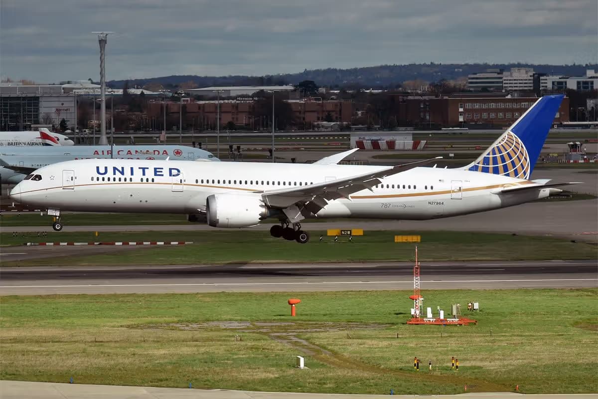 N27964 — Twin-engine aircraft