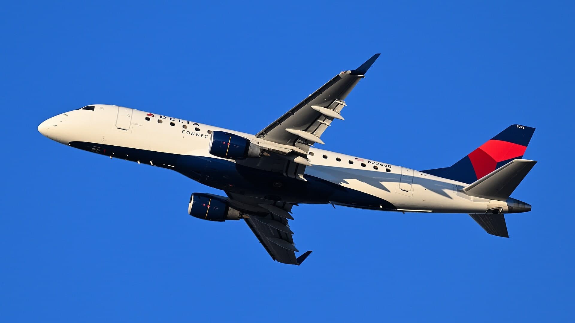 N226JQ — Twin-engine aircraft