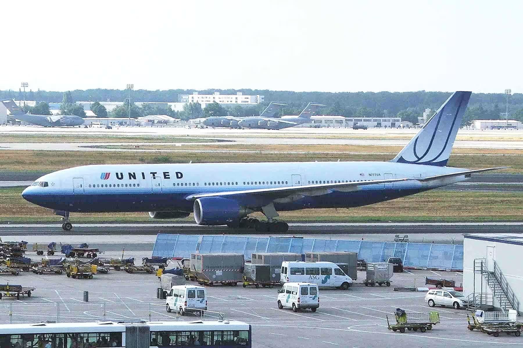 N777UA — Boeing