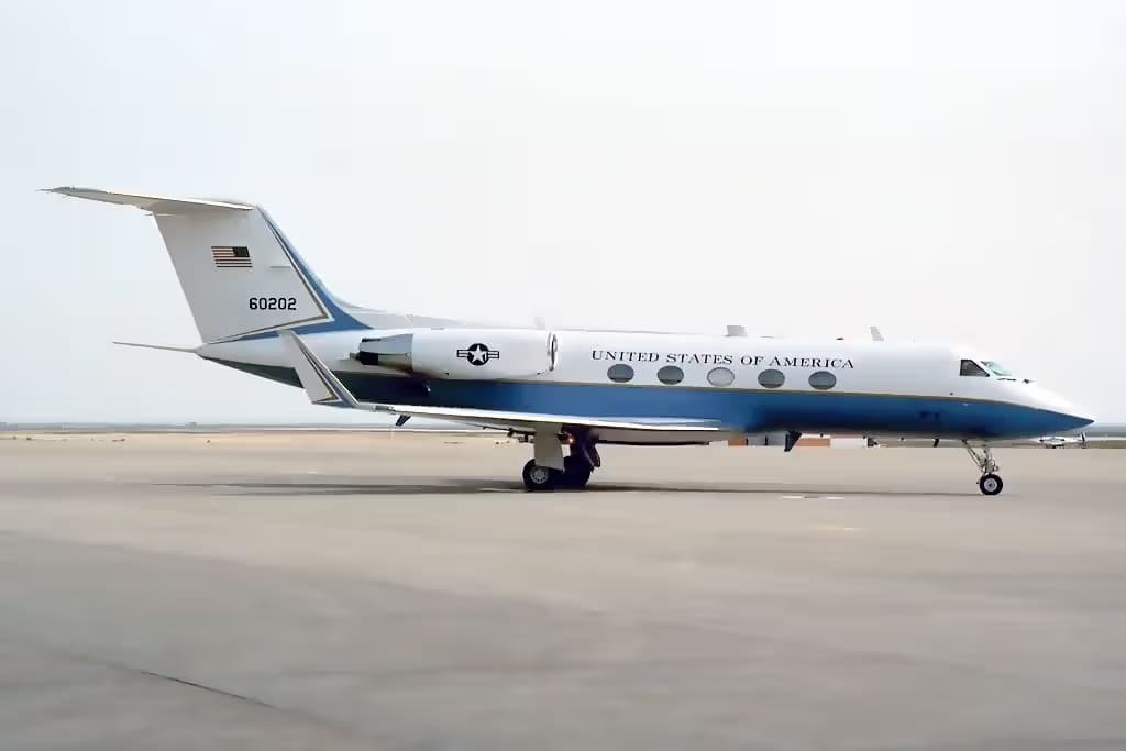 Unidentified — Twin-engine aircraft