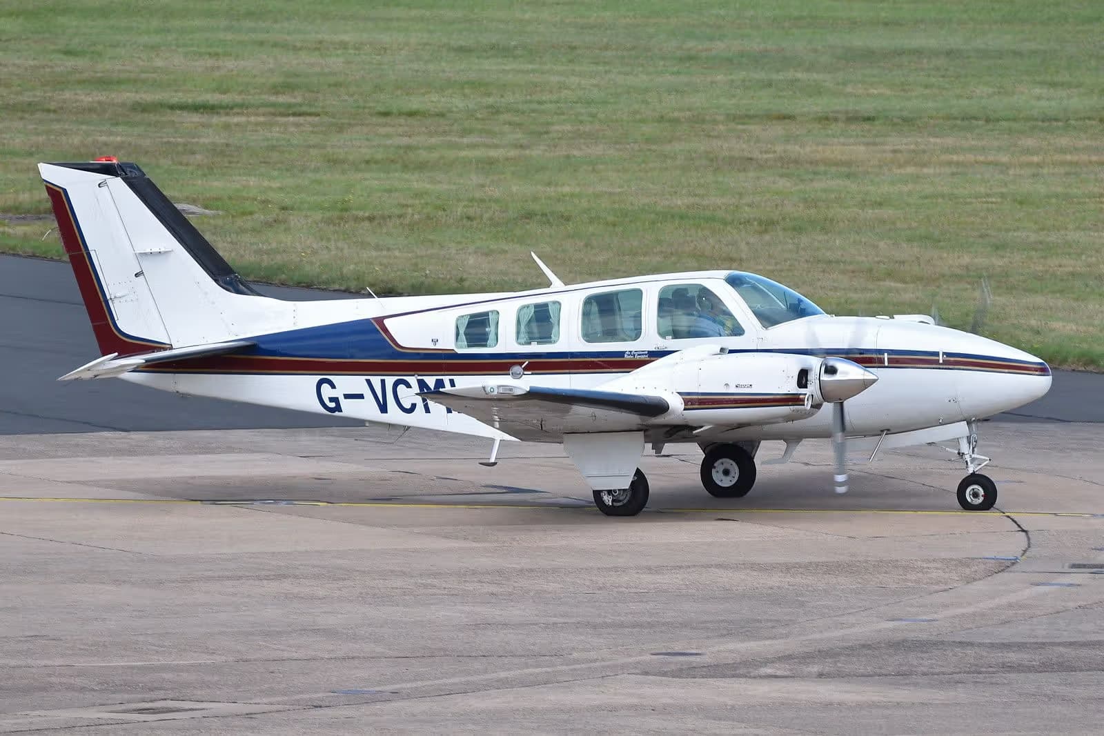 G-VCML — Twin-engine aircraft