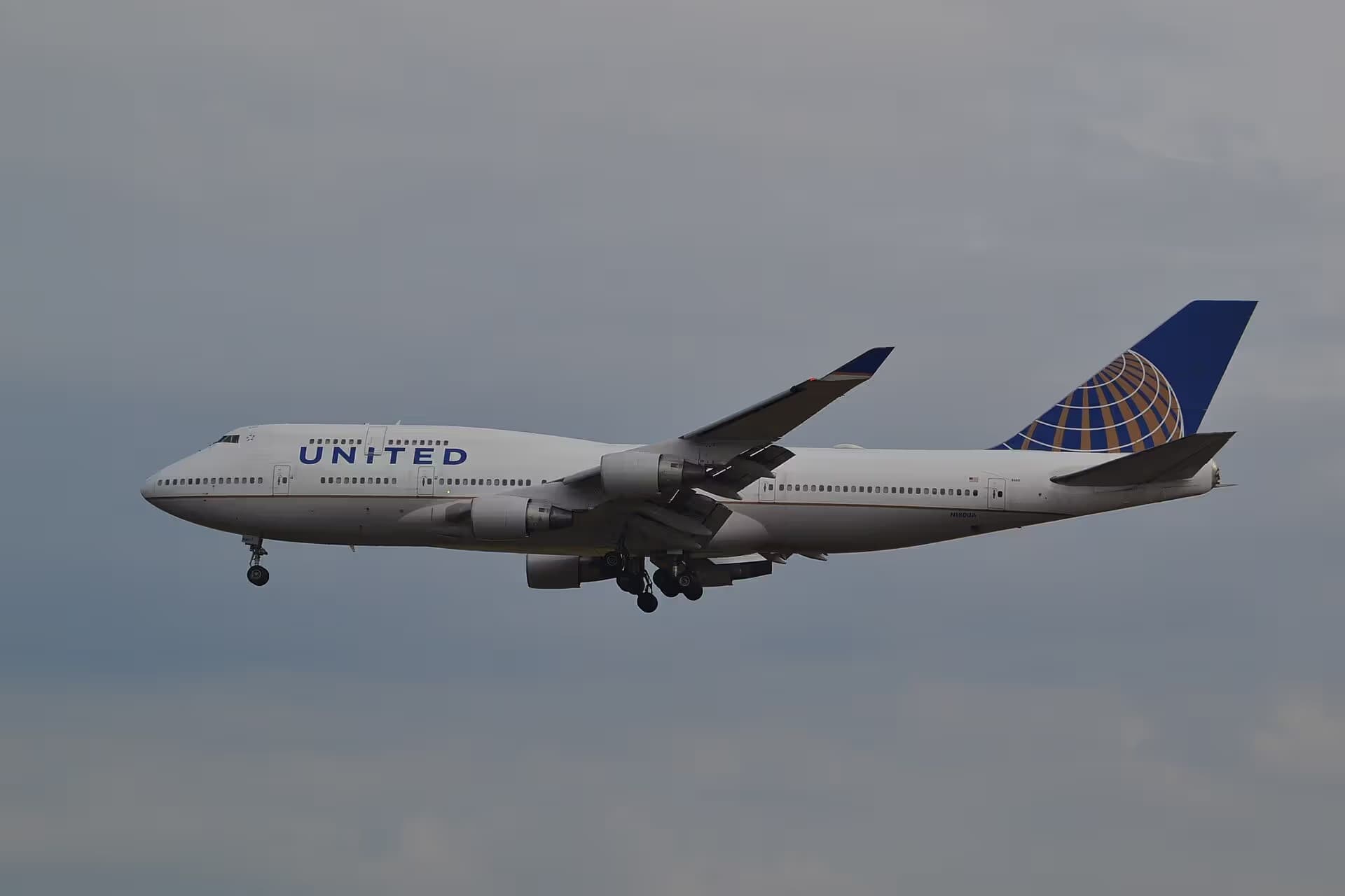 N180UA — Boeing