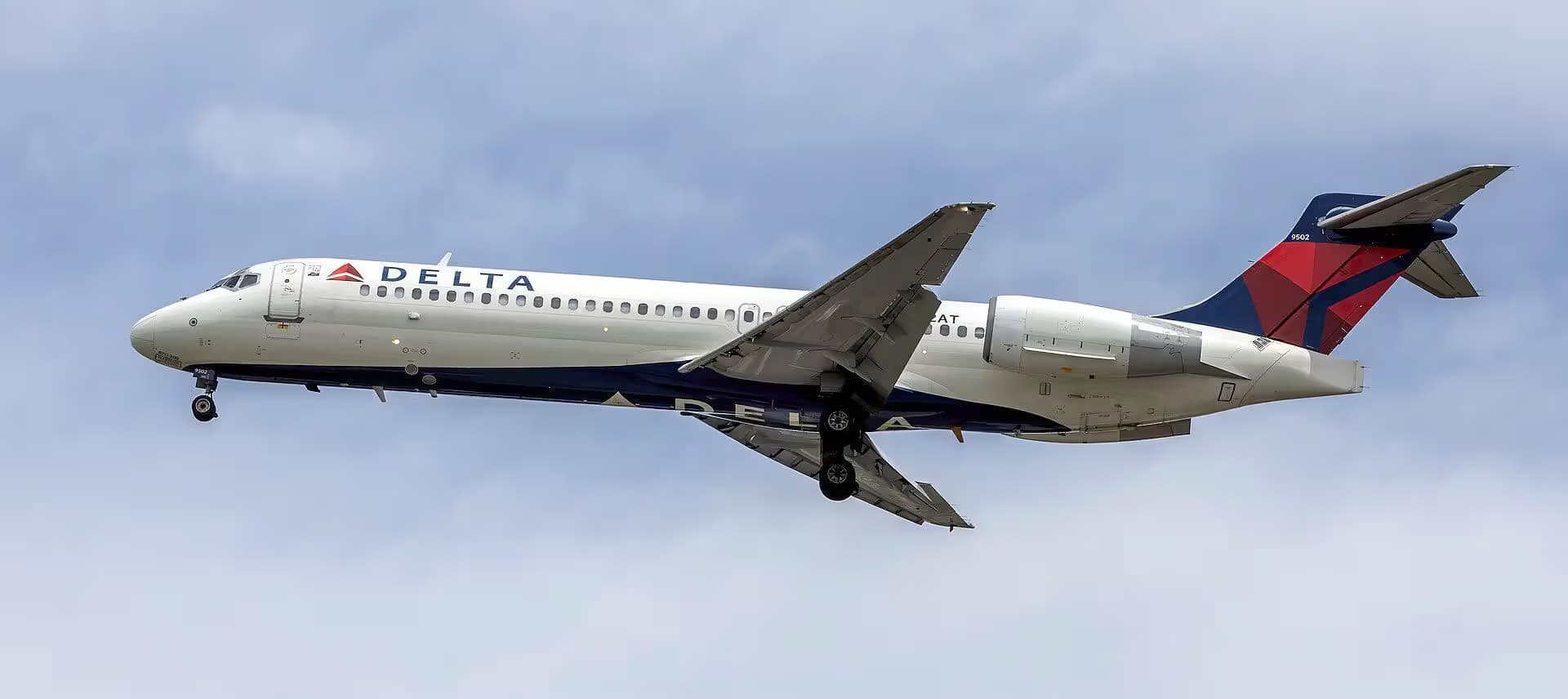 N942AT — Twin-engine aircraft