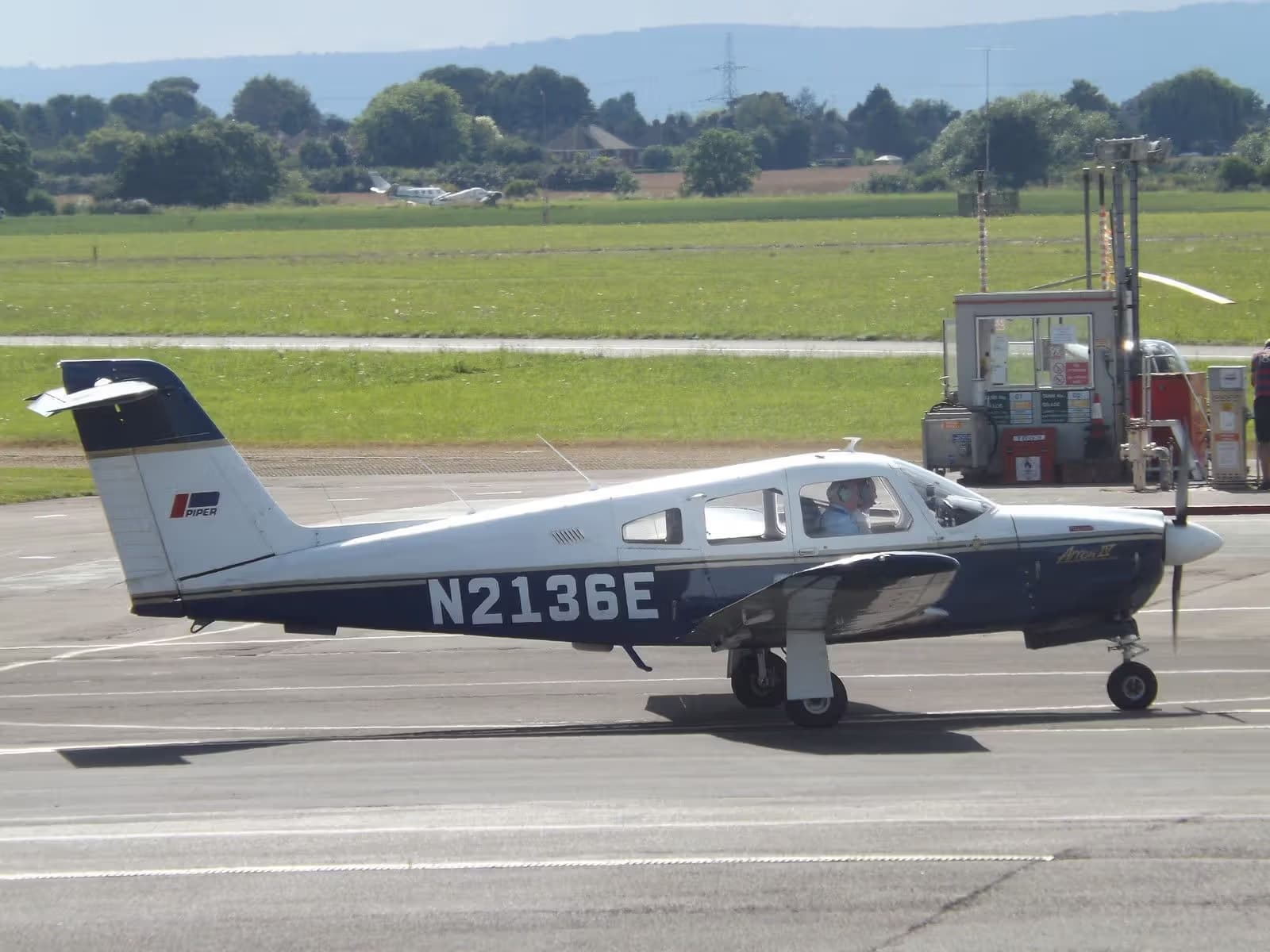 N2136E — Piper