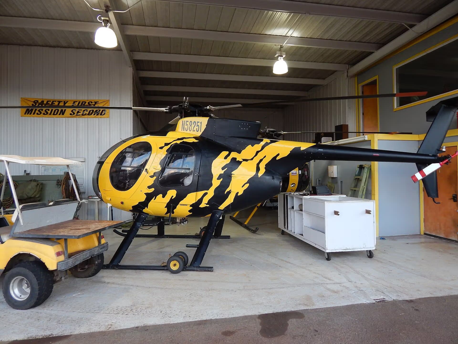 N58251 — Helicopter